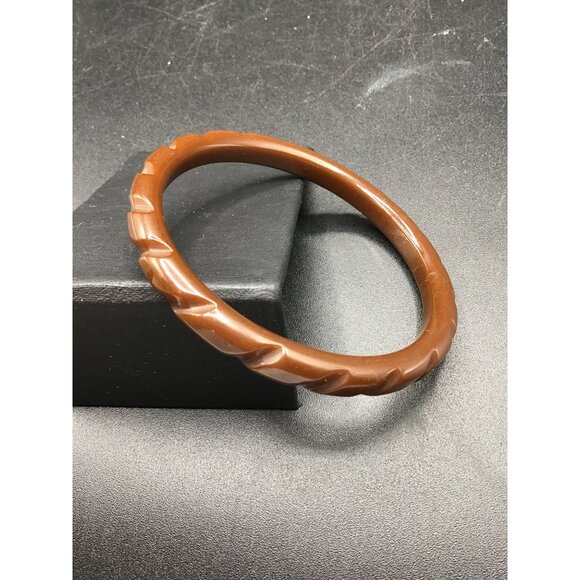 Carved Bakelite Bangle Chocolate Brown Thin Spacer Lines Vintage Bracelet - Picture 2 of 5